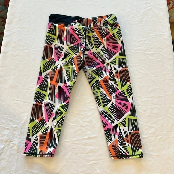 Fabletics XL crop leggings 21” inseam super cute - Picture 3 of 4